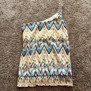 One shoulder top with geometric design